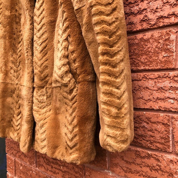 European Rabbit In New Condition Fur Coat - Picture 6 of 9